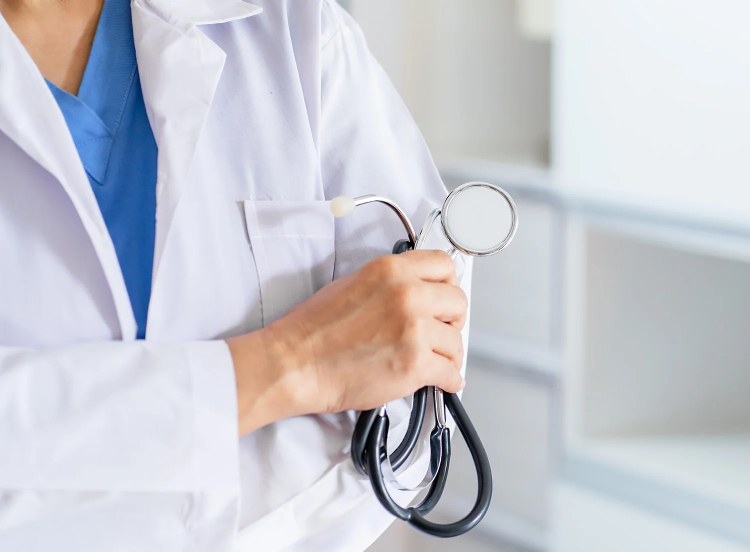 Ministério da Saúde quer médicos em dois serviços ao mesmo tempo